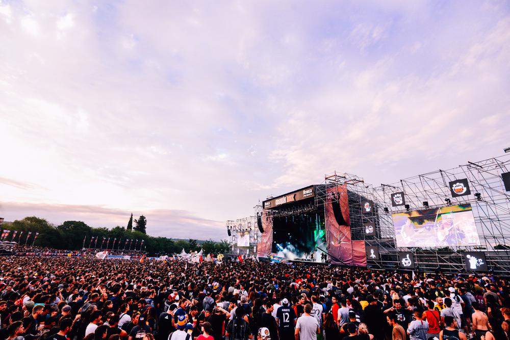 1581320037431_MZ6_4200